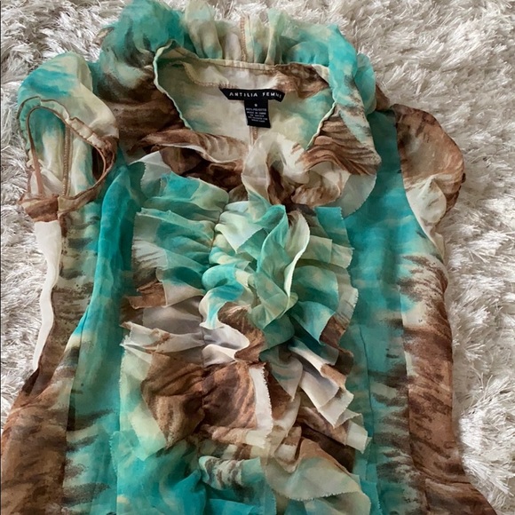 Ruffley 💃 airy vavavoom top - Picture 2 of 5